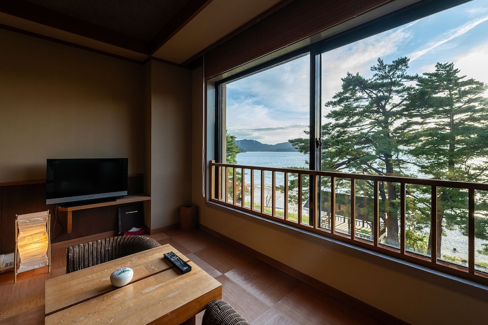 湖畔浪漫の宿かたくりの花 秋田