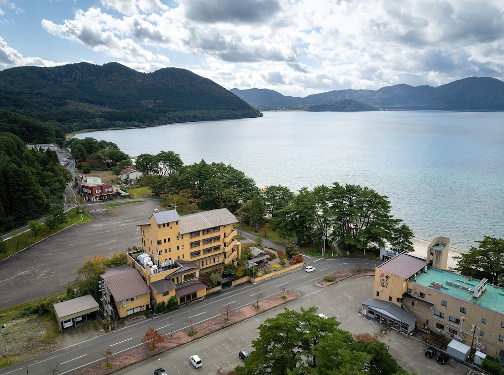 湖畔浪漫の宿かたくりの花 秋田