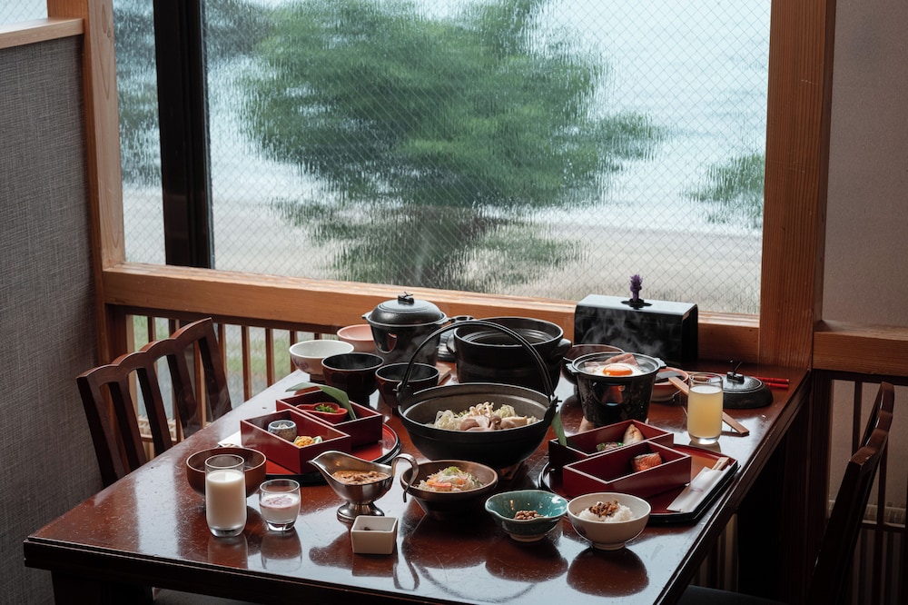 湖畔浪漫の宿かたくりの花 秋田
