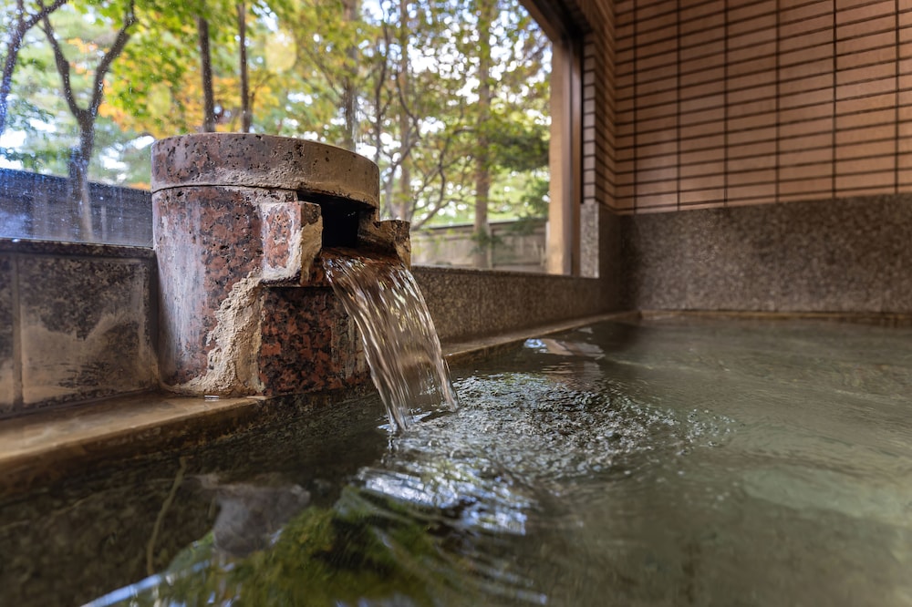 湖畔浪漫の宿かたくりの花 秋田