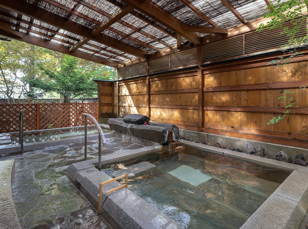 湖畔浪漫の宿かたくりの花 秋田