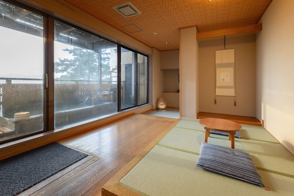 湖畔浪漫の宿かたくりの花 秋田