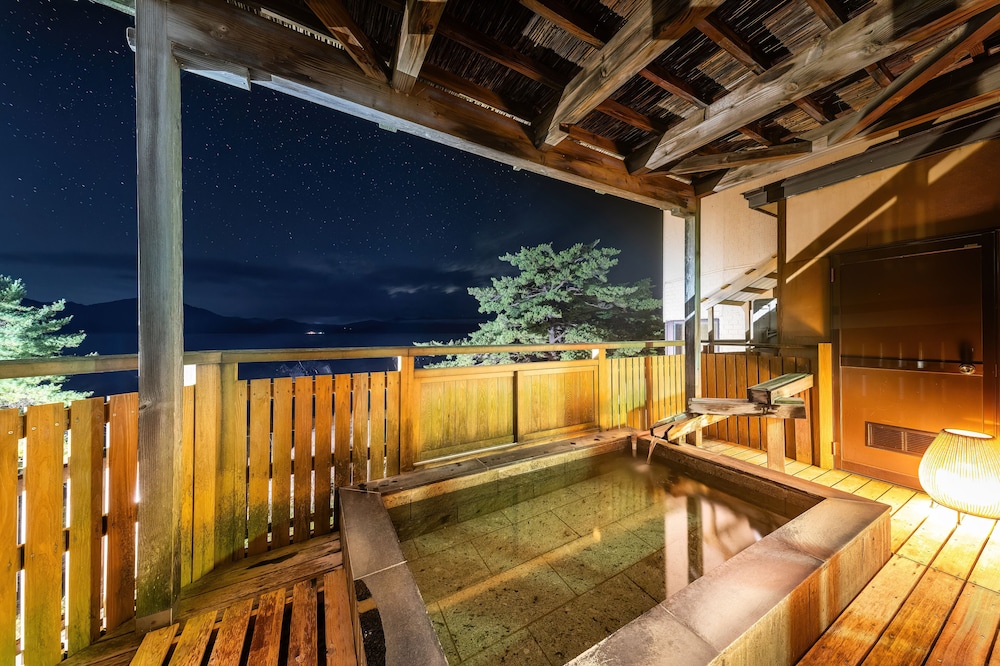 湖畔浪漫の宿かたくりの花 秋田