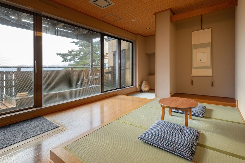 湖畔浪漫の宿かたくりの花 秋田