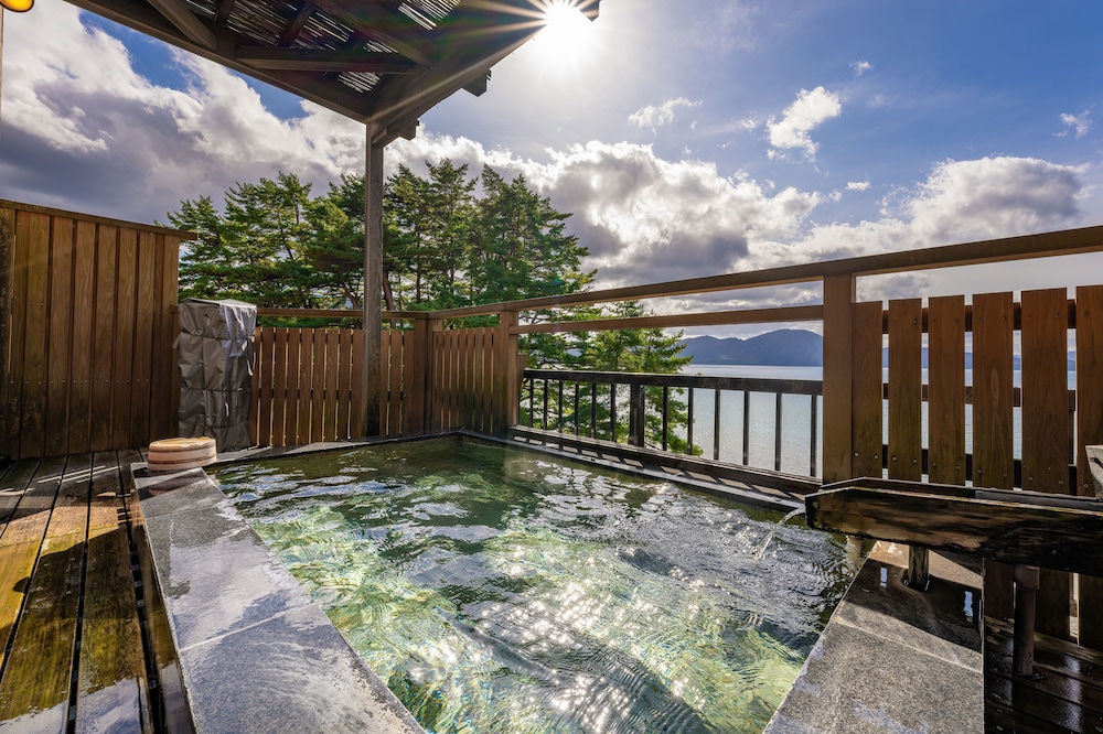 湖畔浪漫の宿かたくりの花 秋田