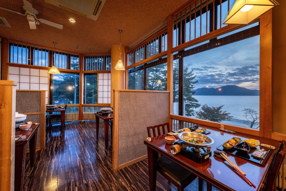 湖畔浪漫の宿かたくりの花 秋田