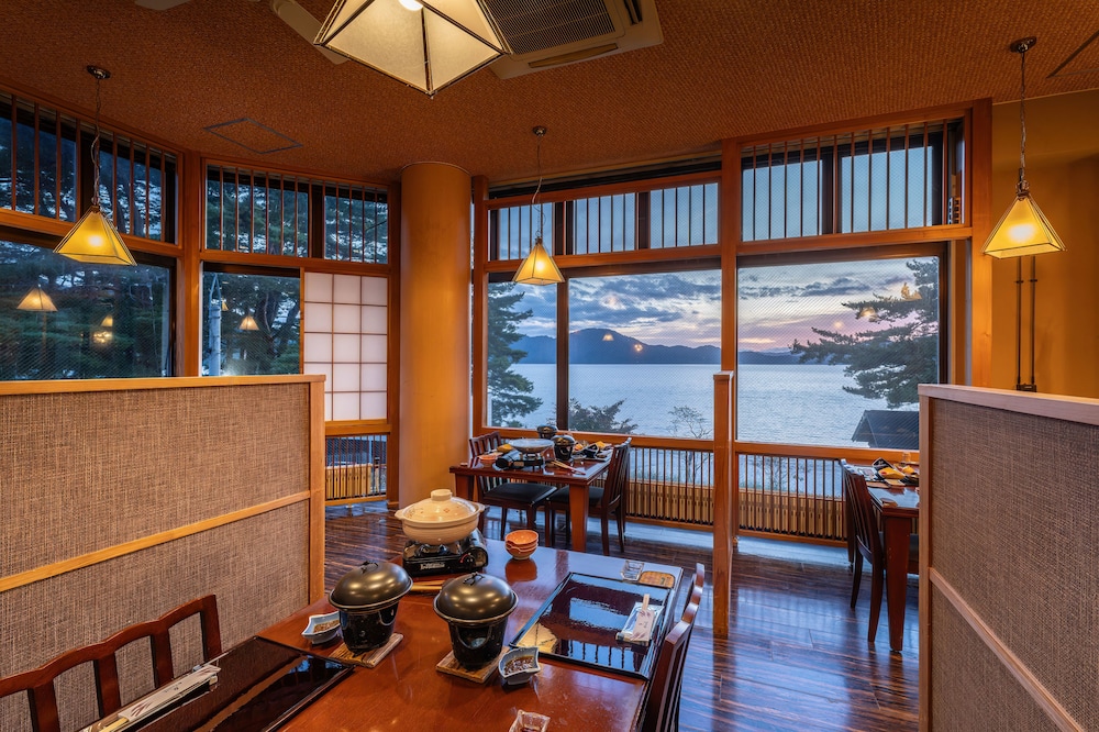 湖畔浪漫の宿かたくりの花 秋田