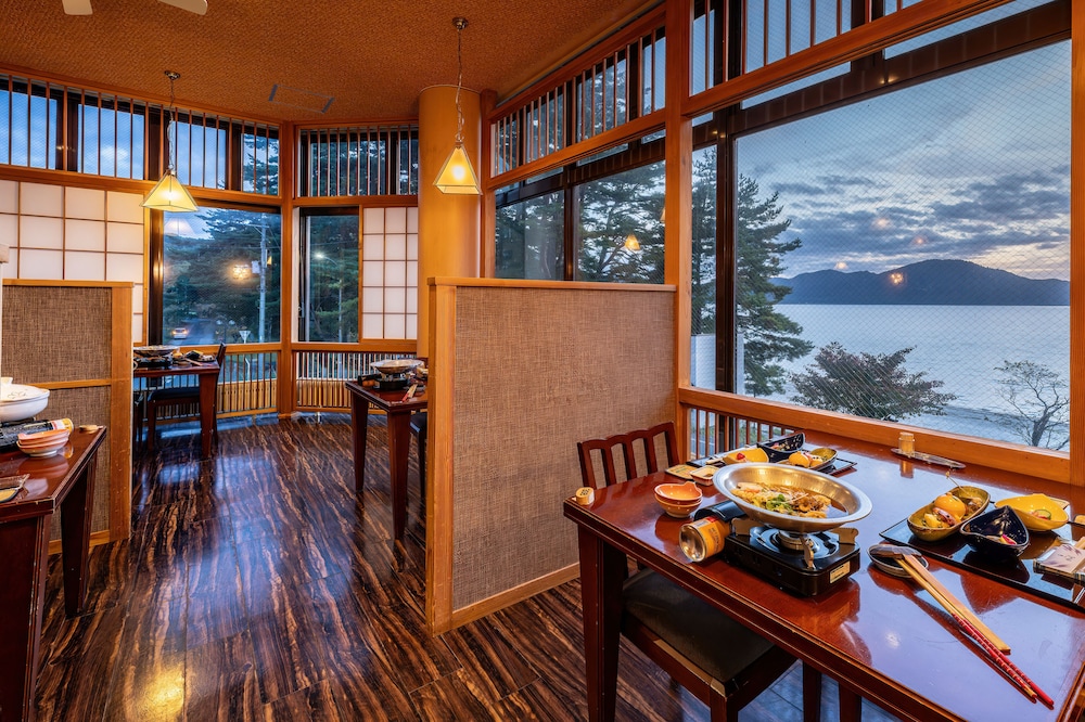 湖畔浪漫の宿かたくりの花 秋田