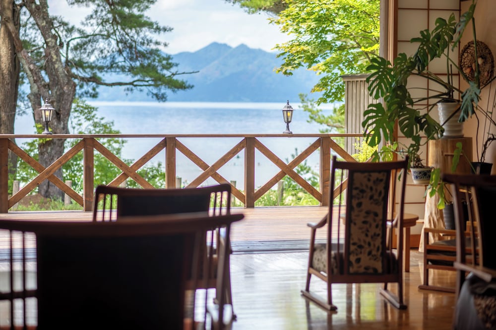 湖畔浪漫の宿かたくりの花 秋田