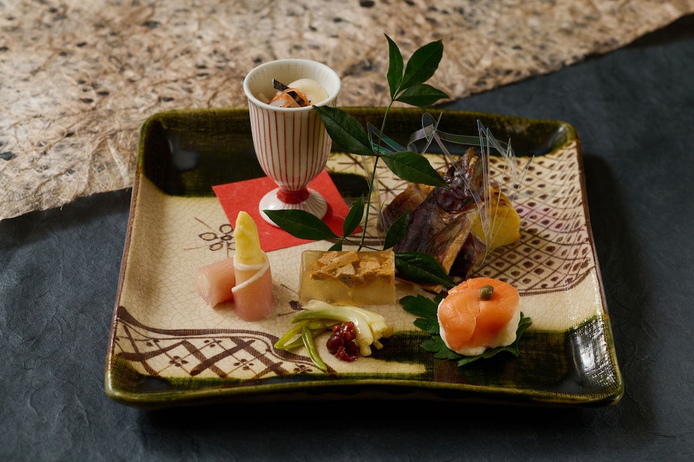 湖畔浪漫の宿かたくりの花 秋田