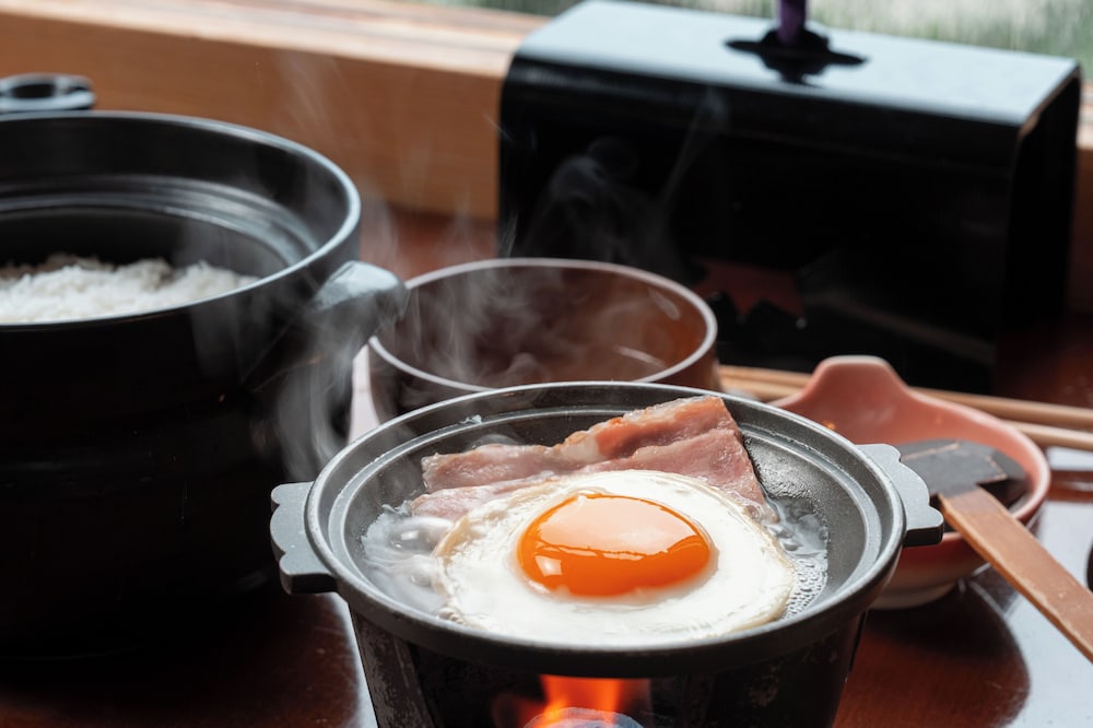 湖畔浪漫の宿かたくりの花 秋田
