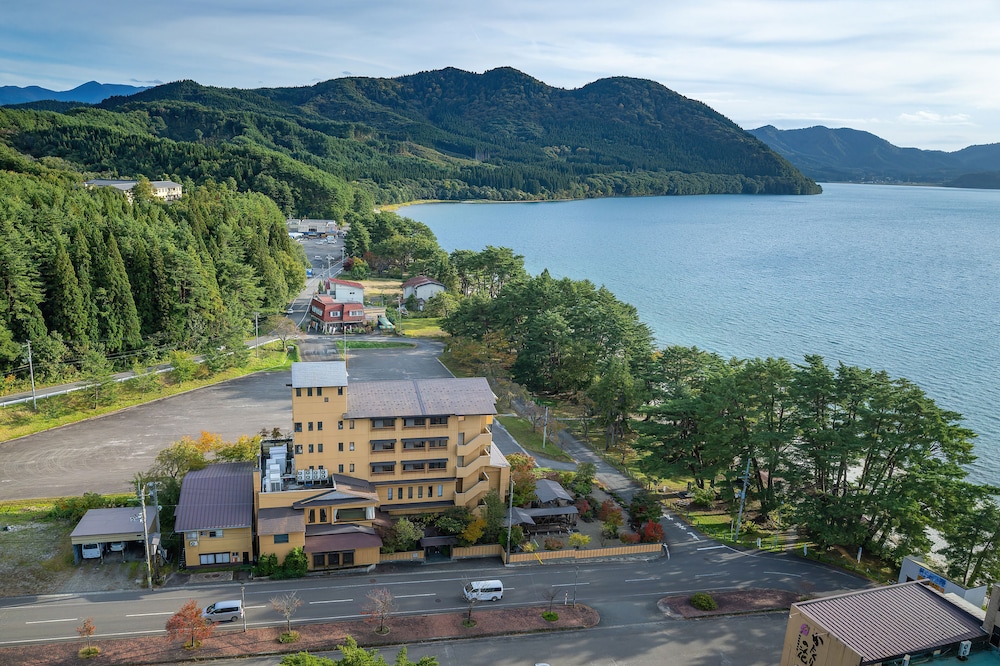 湖畔浪漫の宿かたくりの花 秋田