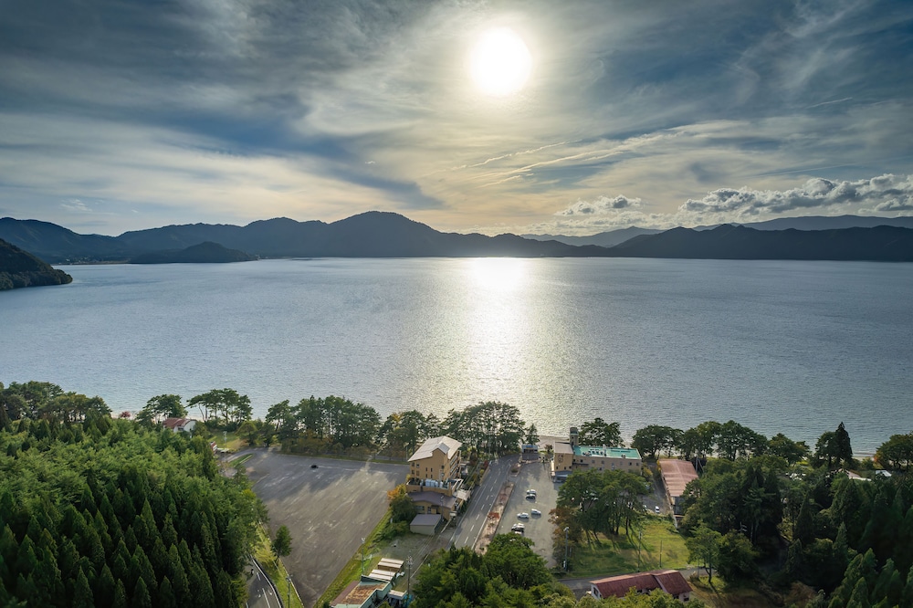 湖畔浪漫の宿かたくりの花 秋田