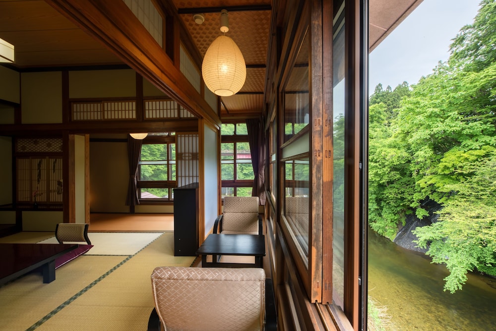 鉛温泉 藤三旅館 花巻