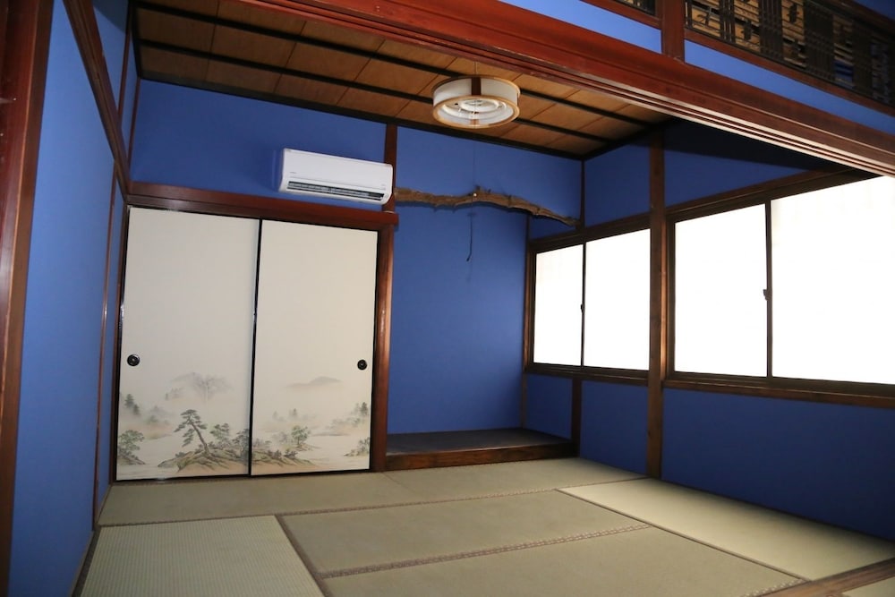 ゲストハウス 三日市 小松