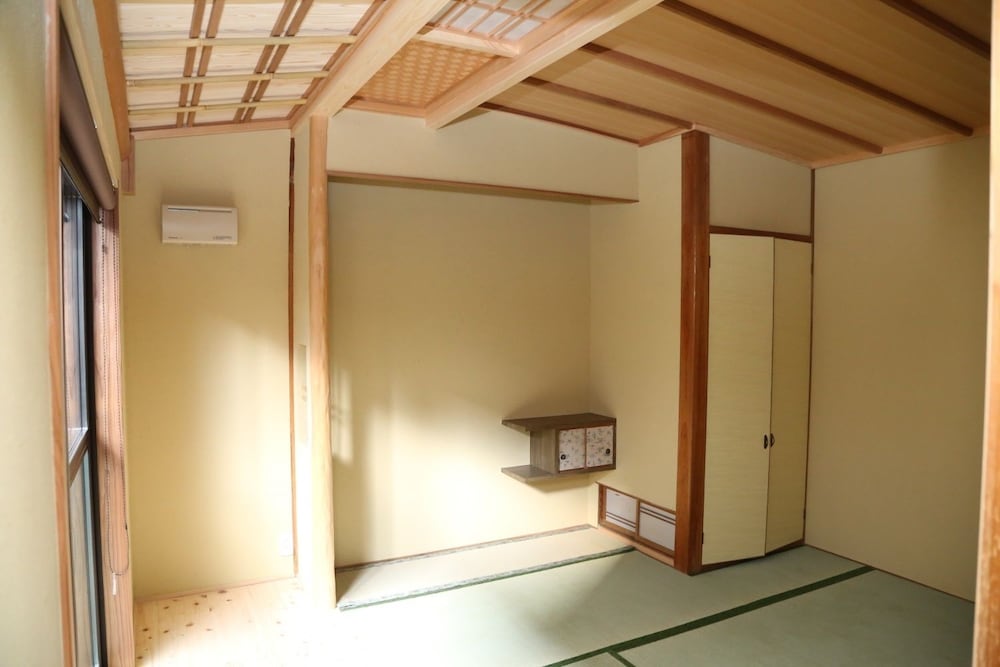 ゲストハウス 三日市 小松