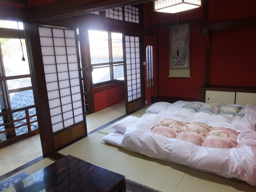 ゲストハウス 三日市 小松