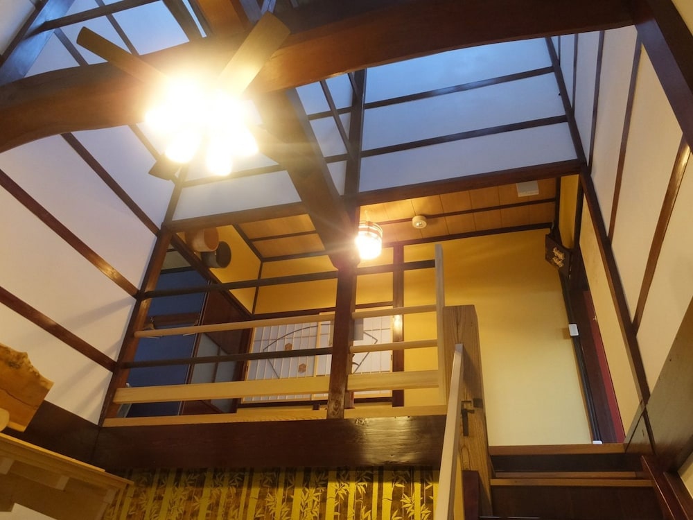 ゲストハウス 三日市 小松