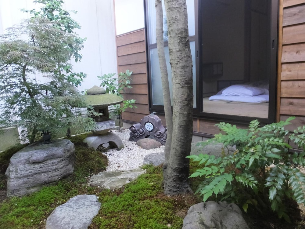 ゲストハウス 三日市 小松