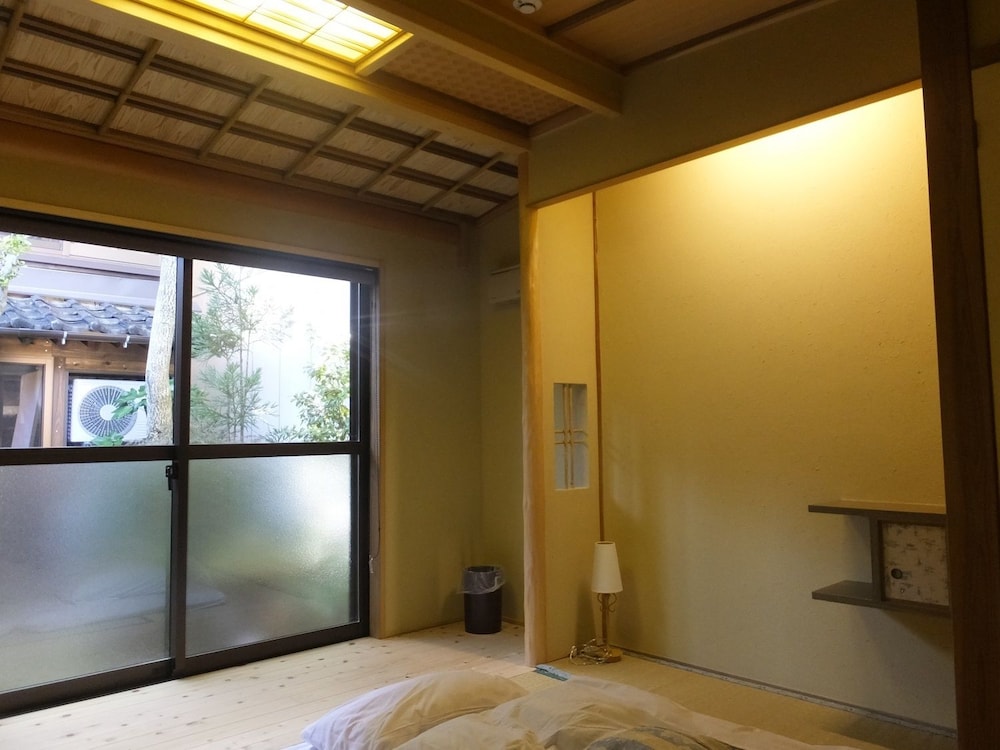 ゲストハウス 三日市 小松