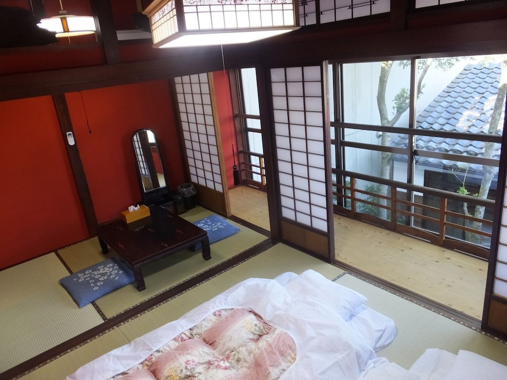 ゲストハウス 三日市 小松