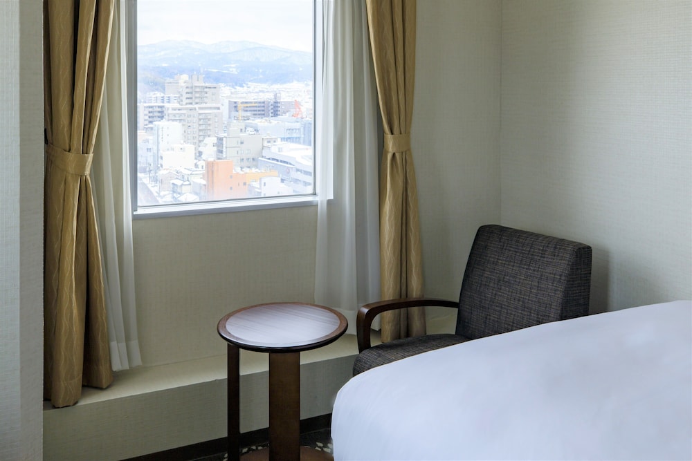 ANA ホリデイ・イン金沢スカイ IHG ホテル 小松