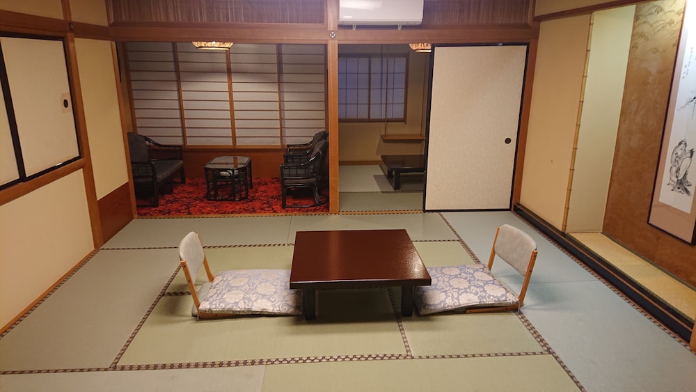 雄山閣 小松