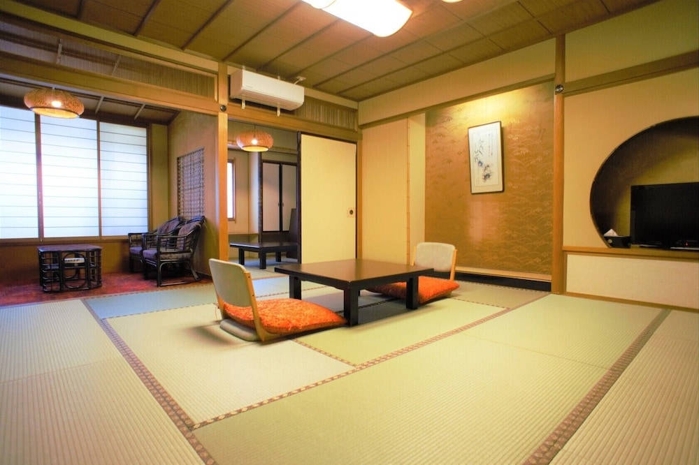 雄山閣 小松