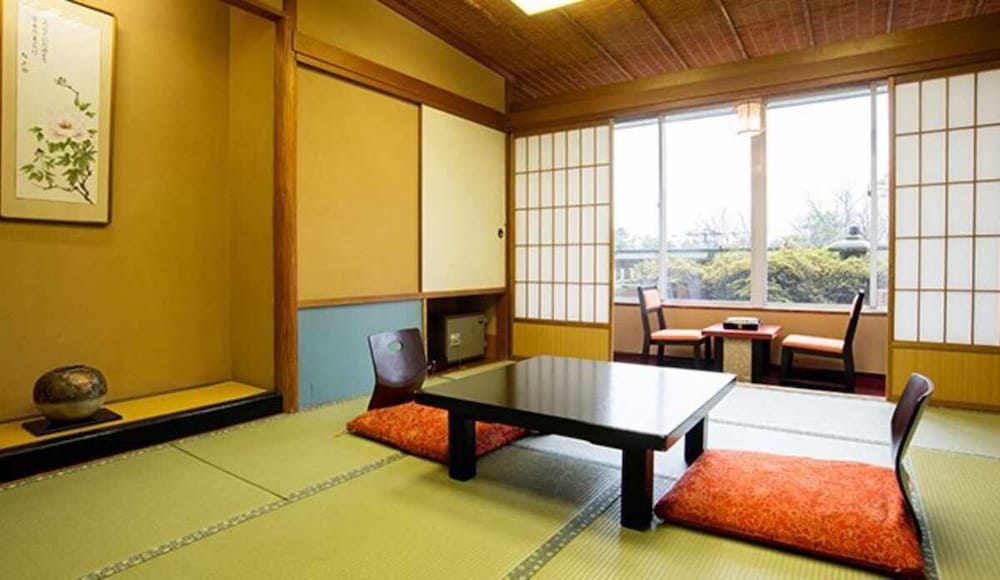 雄山閣 小松
