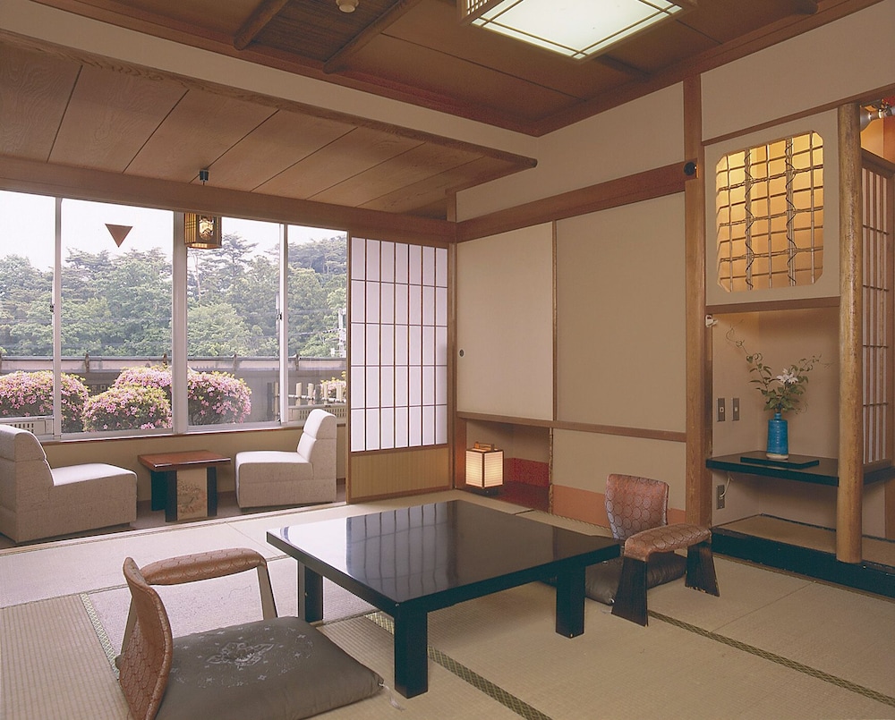 雄山閣 小松