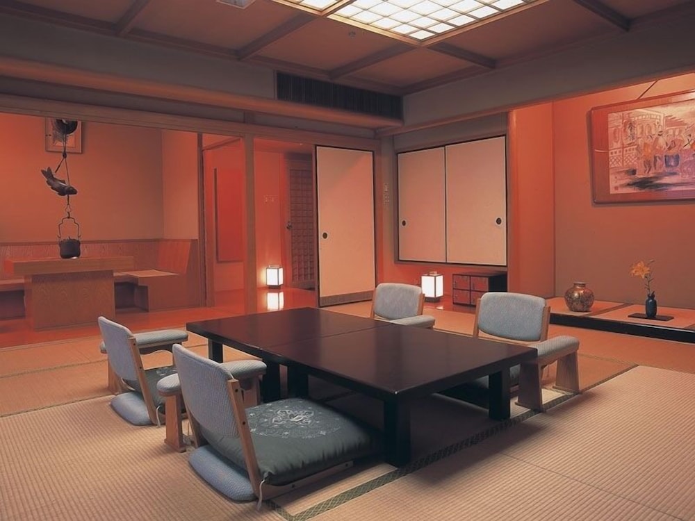 雄山閣 小松