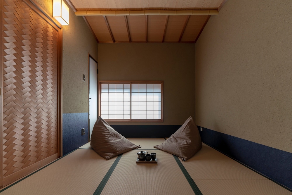 ひなや東山 小松