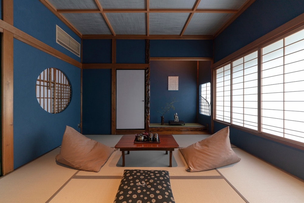 ひなや東山 小松