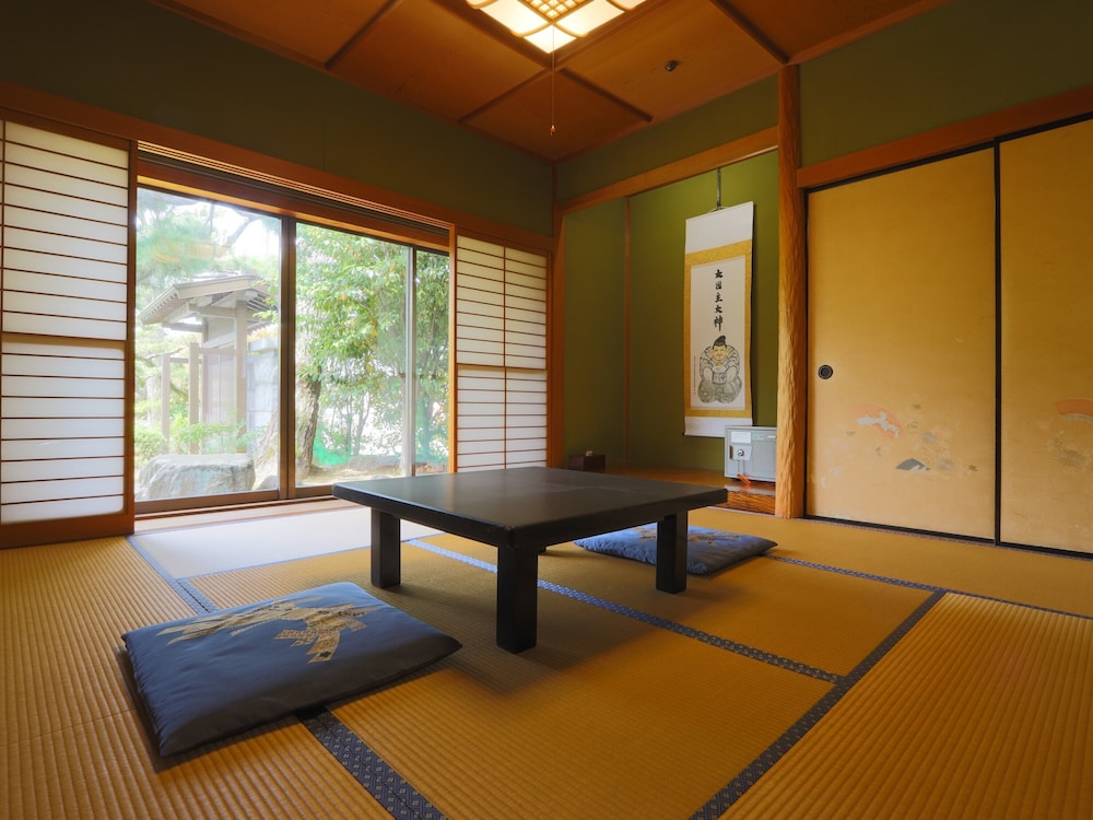 数寄屋風旅館からさわ 小松