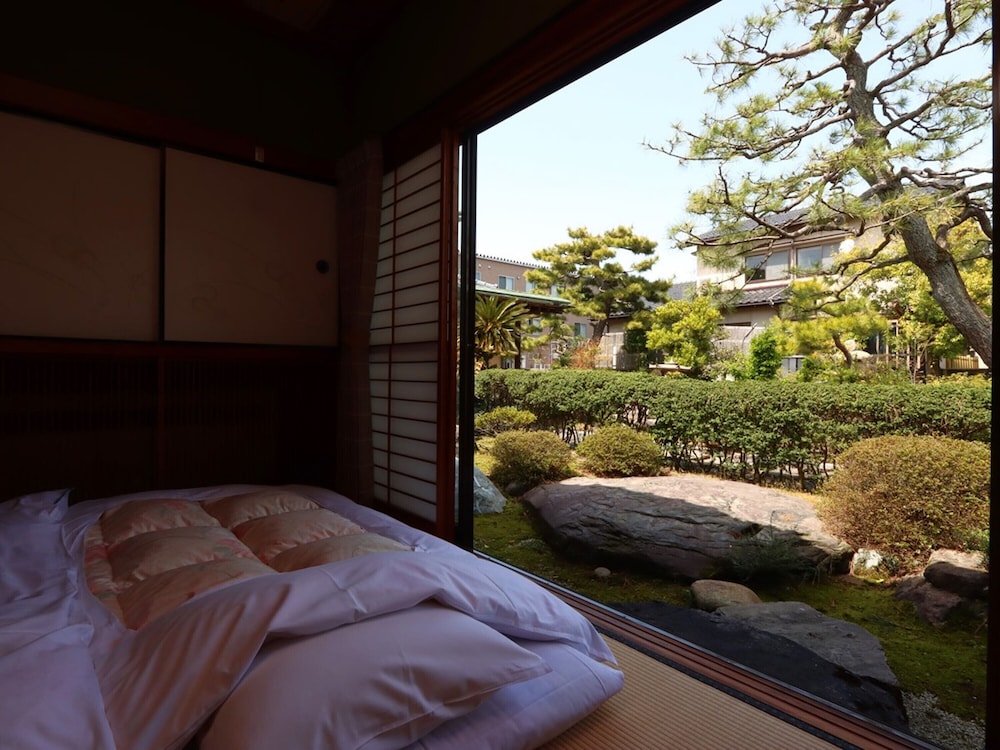 数寄屋風旅館からさわ 小松