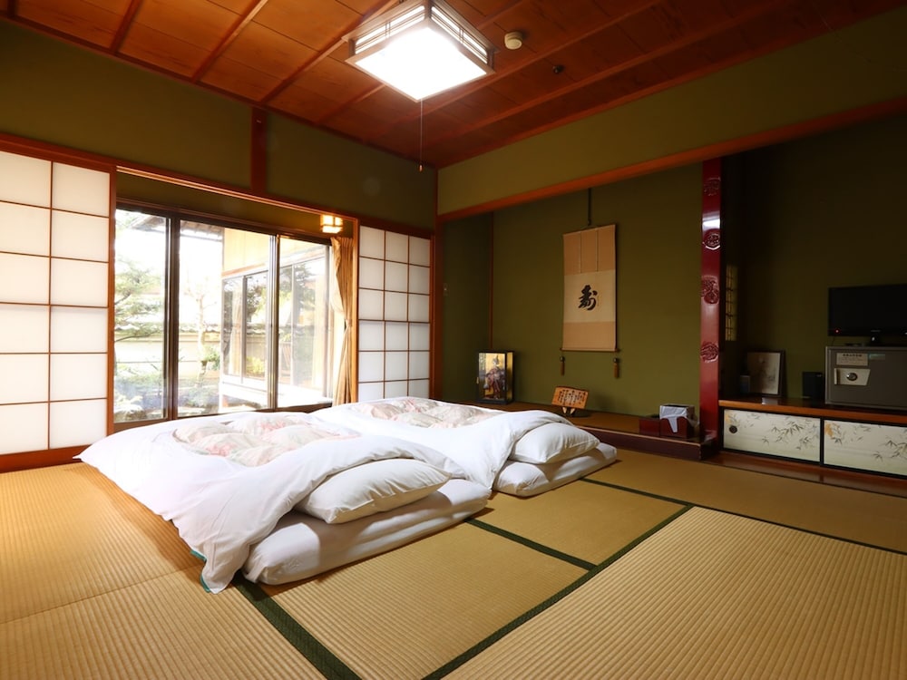 数寄屋風旅館からさわ 小松