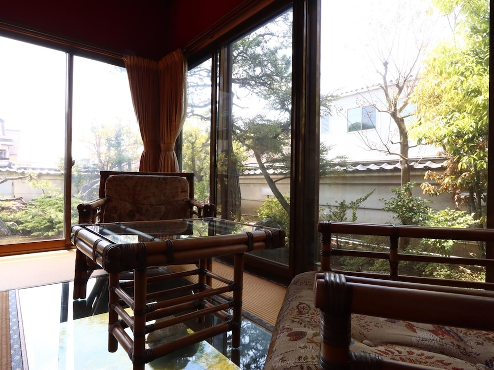 数寄屋風旅館からさわ 小松