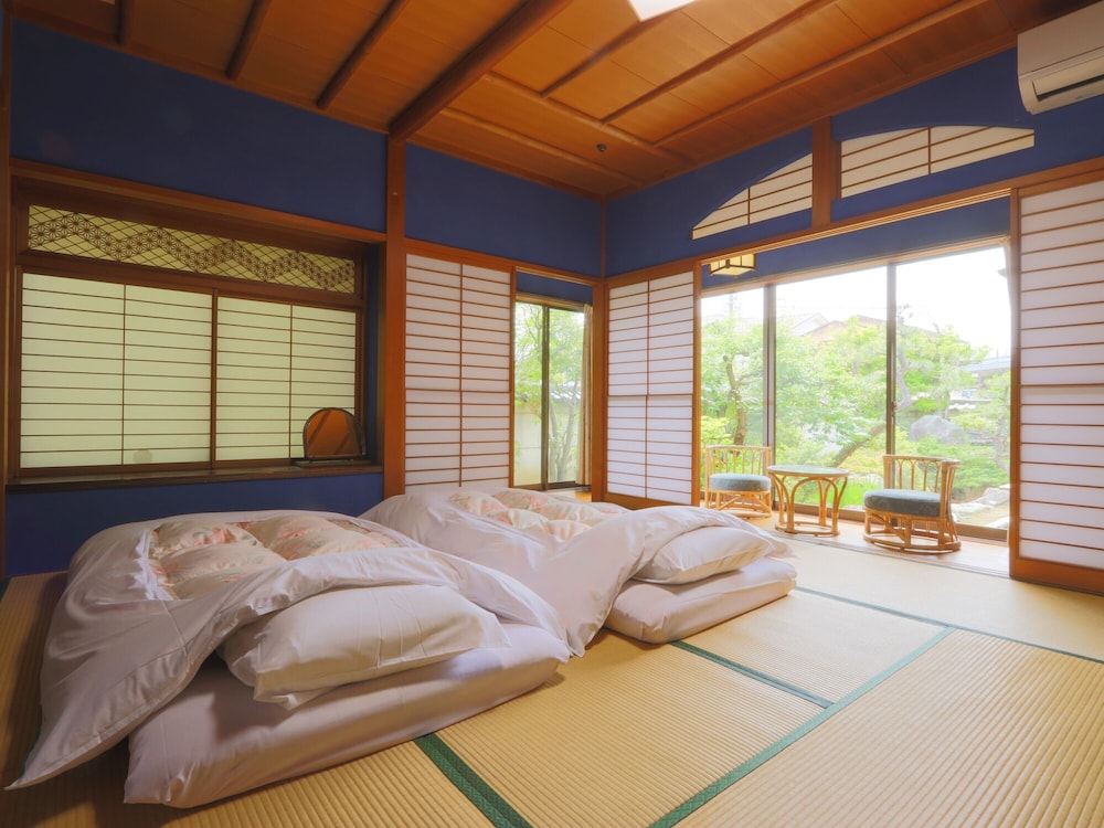 数寄屋風旅館からさわ 小松