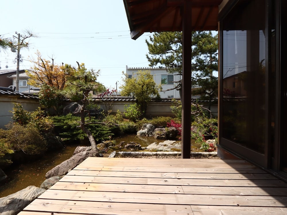 数寄屋風旅館からさわ 小松