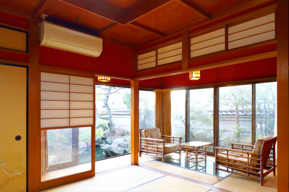 数寄屋風旅館からさわ 小松