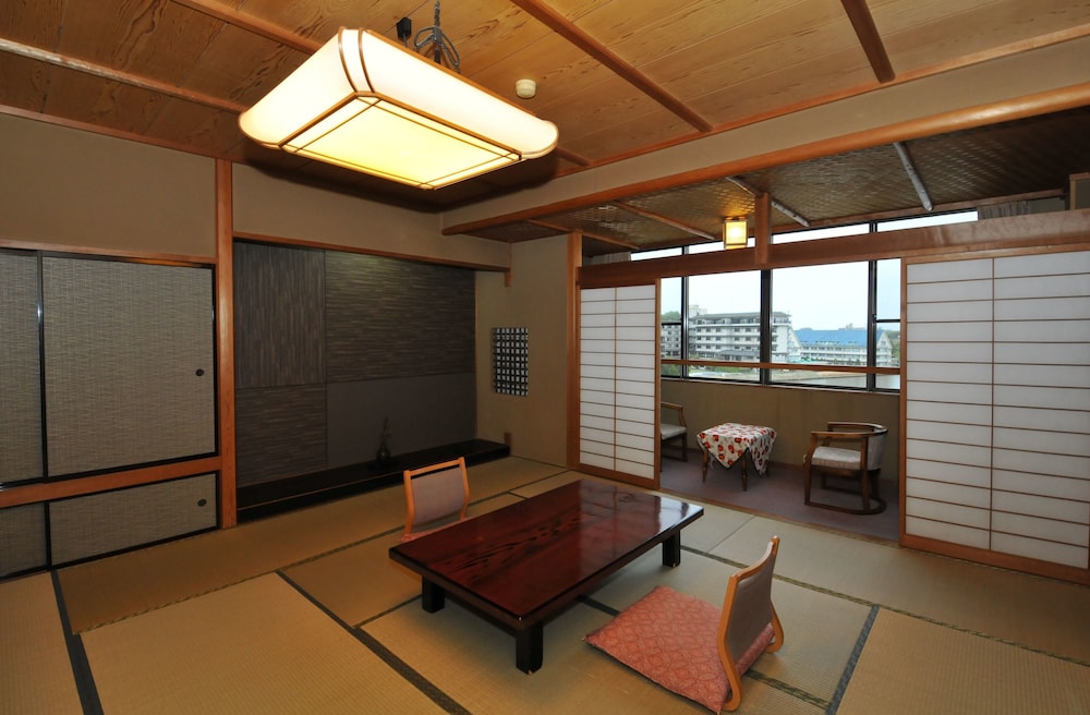 湖畔の宿 森本 小松