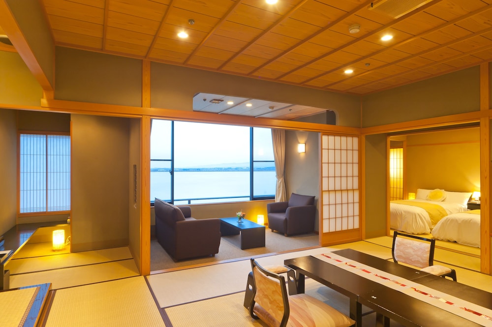 湖畔の宿 森本 小松