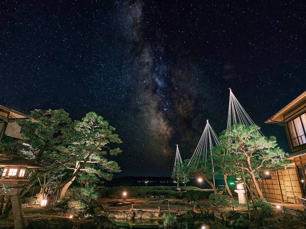 大江戸温泉物語わんわんリゾート 矢田屋松濤園 小松