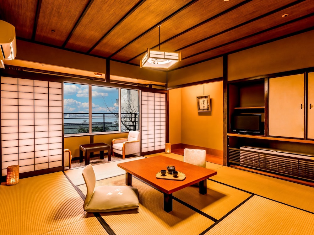 大江戸温泉物語わんわんリゾート 矢田屋松濤園 小松