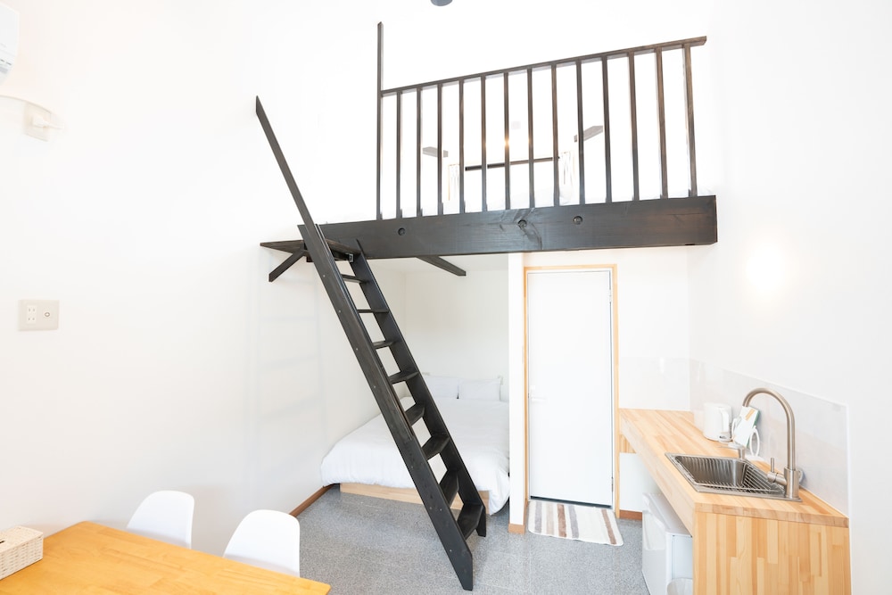 B&B MIKAWA - KANAZAWA FISH HARBOUR 小松