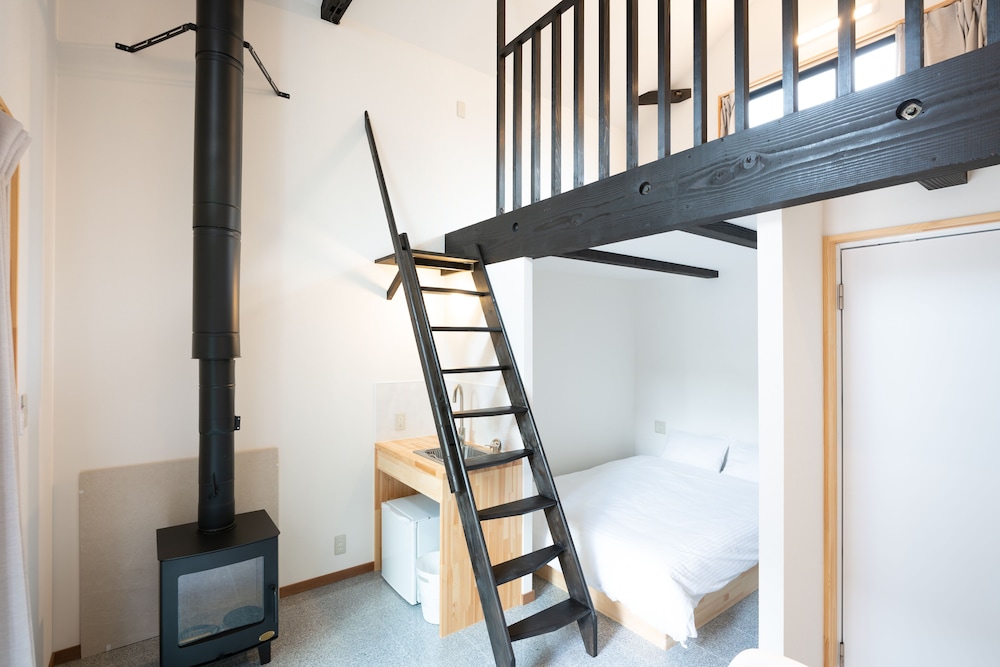 B&B MIKAWA - KANAZAWA FISH HARBOUR 小松