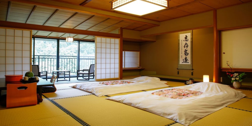 山中温泉 花つばき 小松