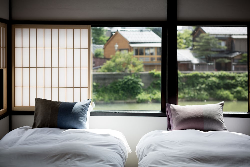 東山あり月 小松