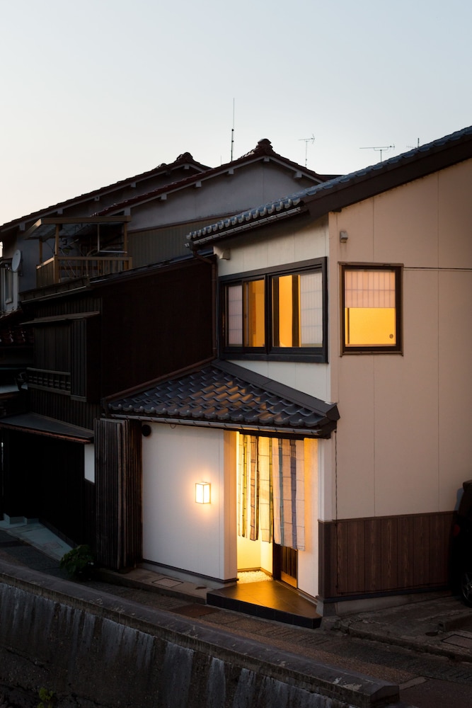 東山あり月 小松