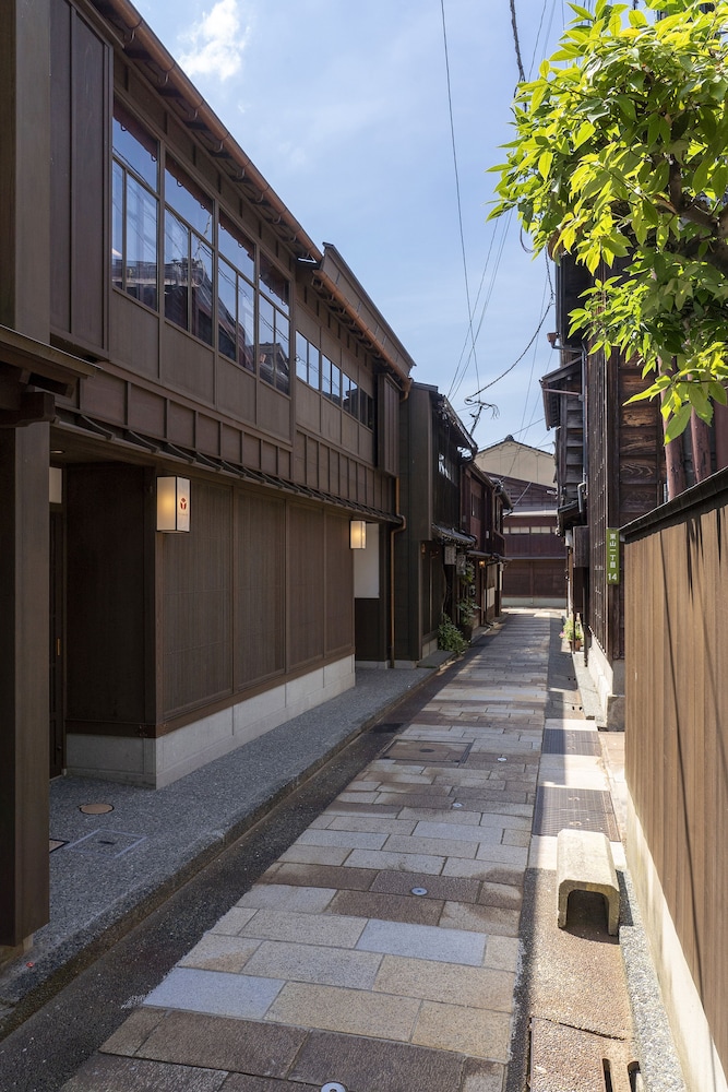 謡町 小松